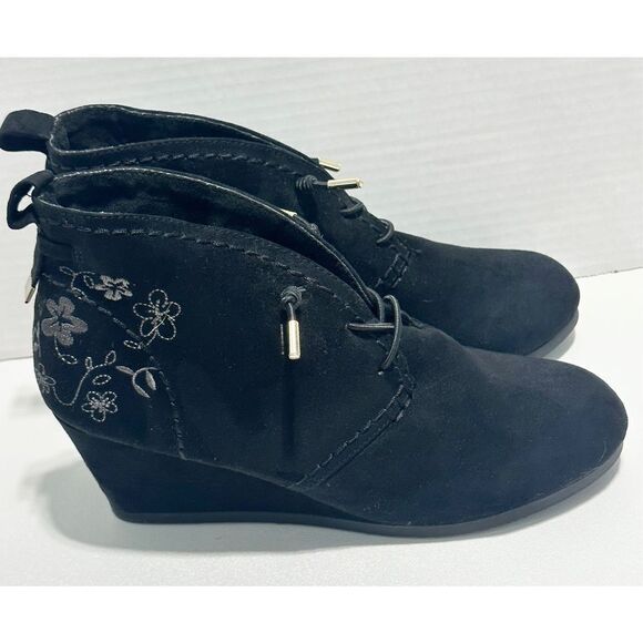Cloudwalkers by Avenue Ankle Boots Booties Embroidered Flowers Lace‎ Up Black 9 - Picture 1 of 10